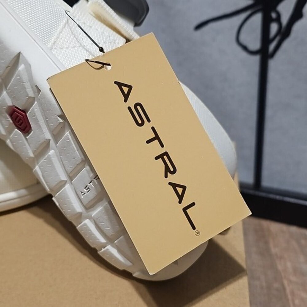 Astral Webber Cream & Gray Sandals Size 9 New - Picture 5 of 10